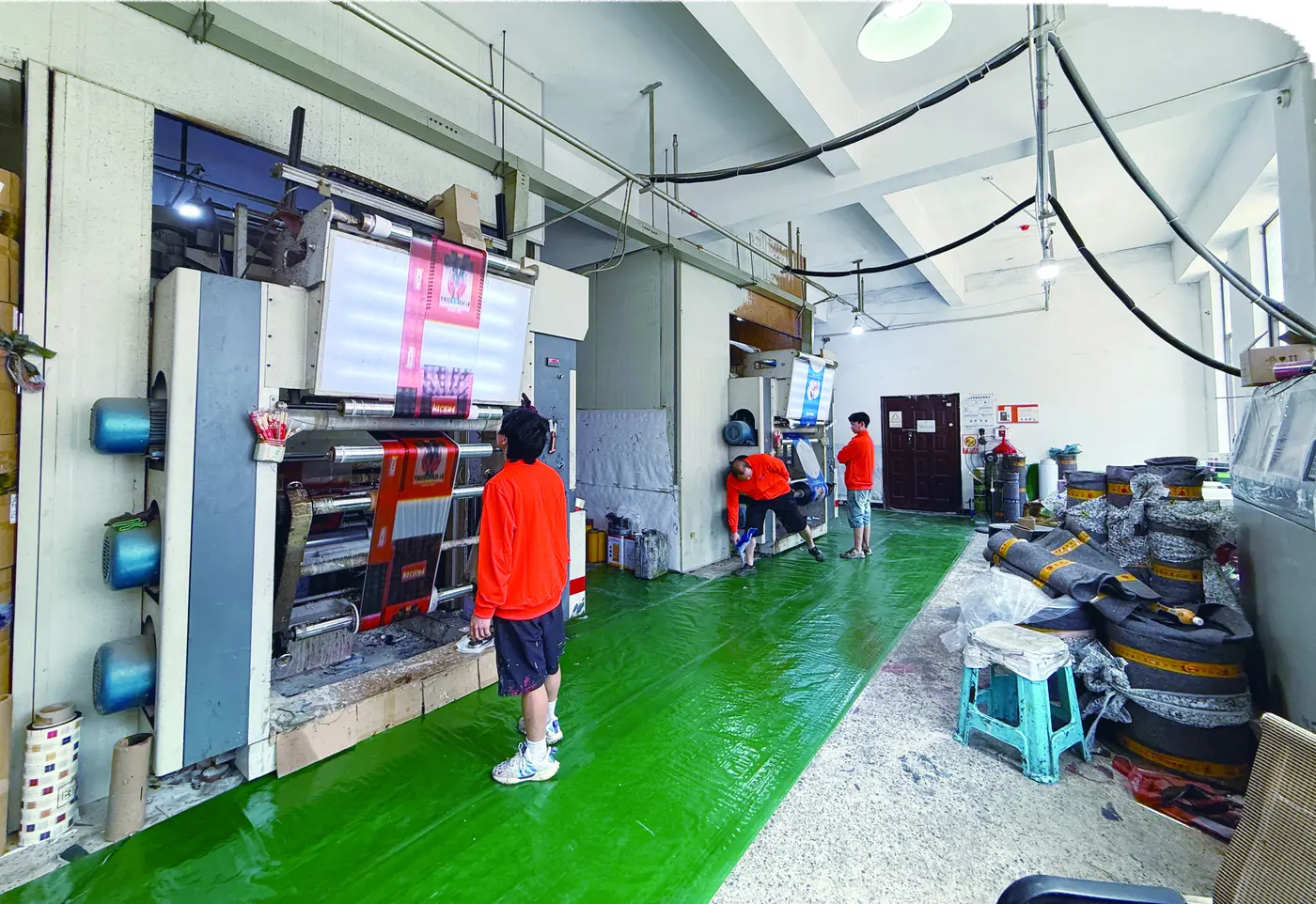Roll-to-roll printing workshop for custom reusable bags