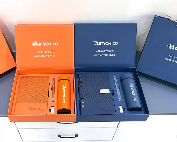 Custom corporate gift set with notebook and pen